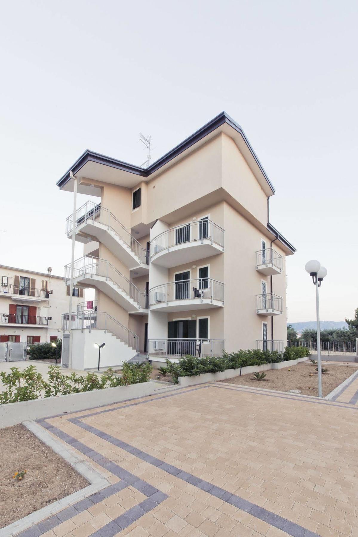 Longomare Aparthotel Corigliano Calabro Exterior photo